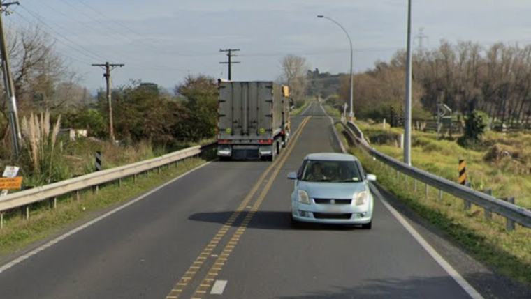 Motorist crashes into flooded ditch, survives after finding air pocket to breathe from