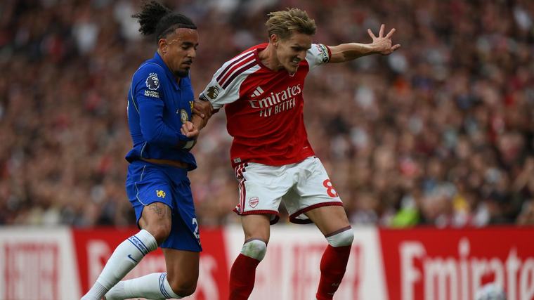 Arsenal sink Chelsea as Man United drop more EPL points AP