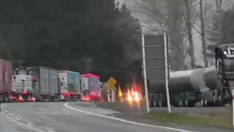 Watch: Diesel spill spreads across multiple lanes of State Highway 1 in Otago