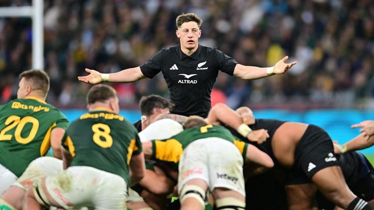 'Nic White diving school': Cam Roigard under fire for tip tackle incident with Reinach