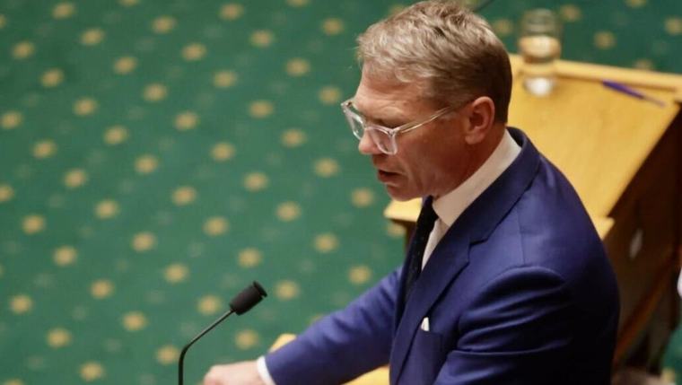 Coalition clash as justice committee pushes to water down move-on orders